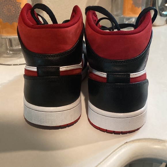 AIR JORDAN 1 GYM REDS SIZE 9.5 - Picture 2 of 3